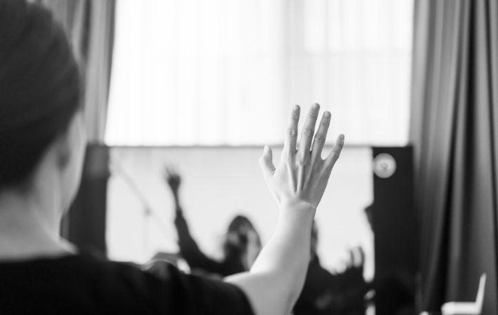 woman raising her hand in worship