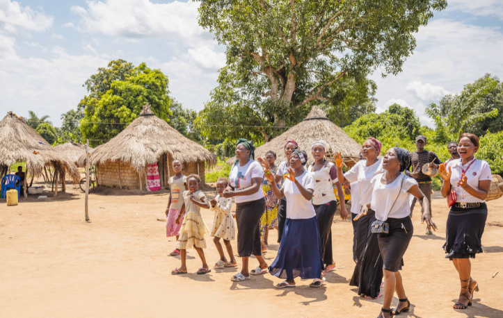 women singing in DRC